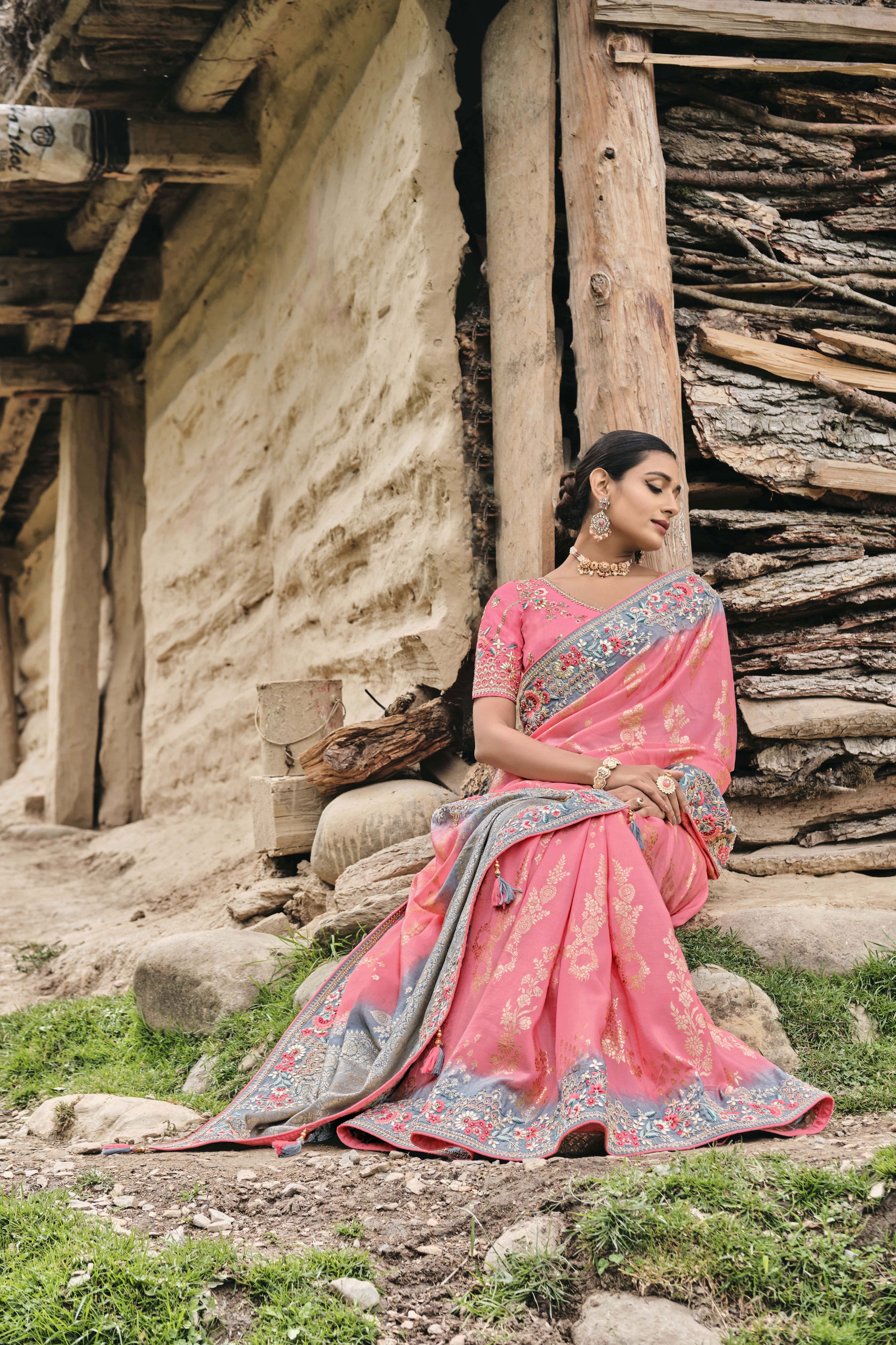 Indian Beautiful Young Girl Traditional Saree Stock Photo 1108895054 |  Shutterstock